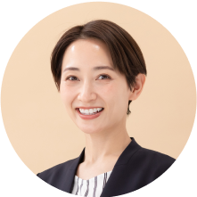 女性スタッフの写真